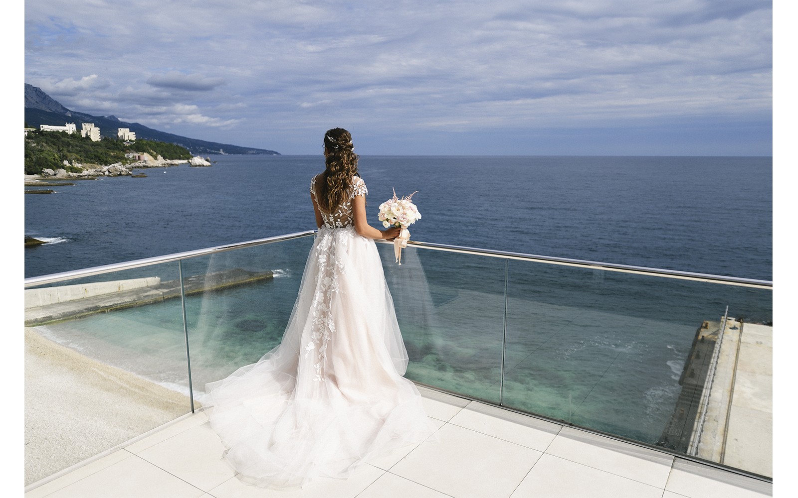 Свадьбы у моря - это про свободу, легкость и непринуждённость.